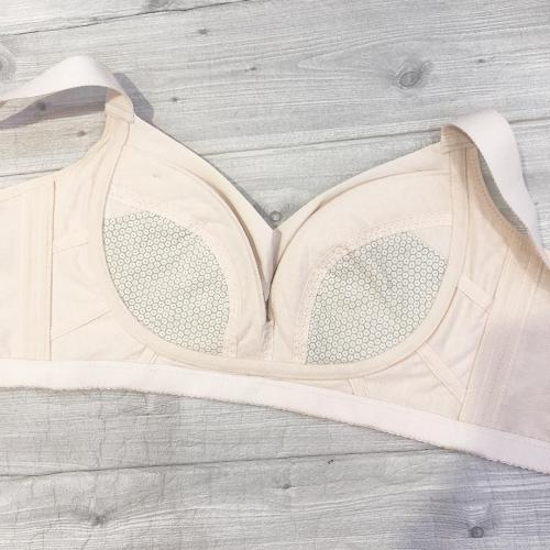 Thin one-piece design without steel ring adjustment type breast bra