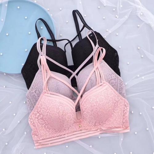 Cross shoulder straps on the chest, sexy lace, comfortable and seamless underwear