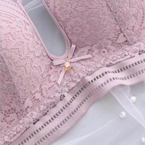 Cross shoulder straps on the chest, sexy lace, comfortable and seamless underwear