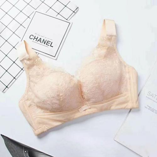 Ultra thin, comfortable, breathable hole, large chest, small and sexy lace gathered seamless underwear