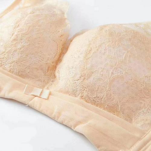 Ultra thin, comfortable, breathable hole, large chest, small and sexy lace gathered seamless underwear