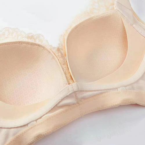 Ultra thin, comfortable, breathable hole, large chest, small and sexy lace gathered seamless underwear