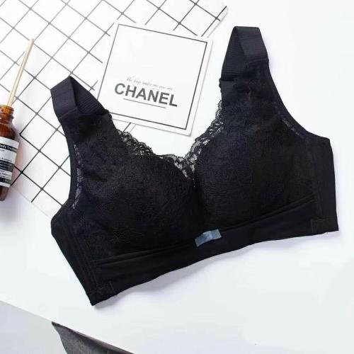 Ultra thin, comfortable, breathable hole, large chest, small and sexy lace gathered seamless underwear