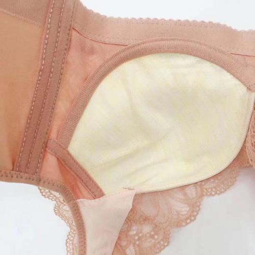 Soft and skin friendly 3D medium thick B-cup vest style vest without steel rings, gathered on the upper support to prevent sagging underwear