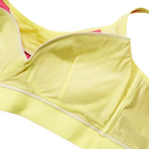 Gentle and comfortable, adjustable back cross shoulder straps, sports bra