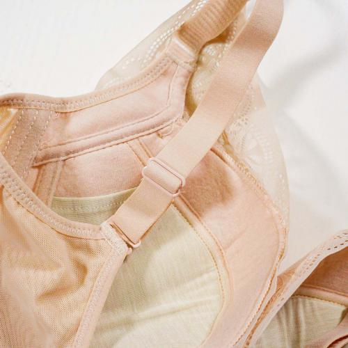Big breasted and beautiful C-cup soft memory titanium ring upright cotton anti sagging underwear