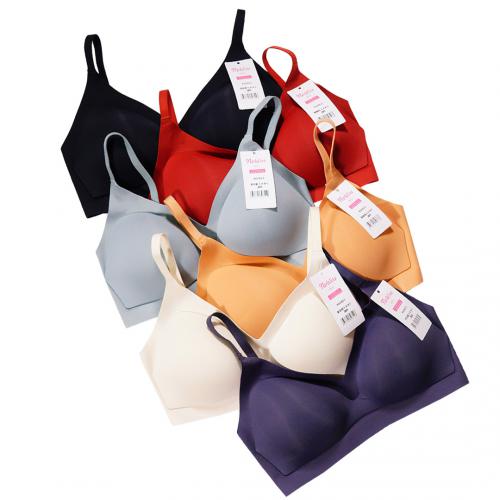 Lightweight and comfortable one-piece seamless and seamless bra with no steel ring, gathered and gathered to prevent sagging