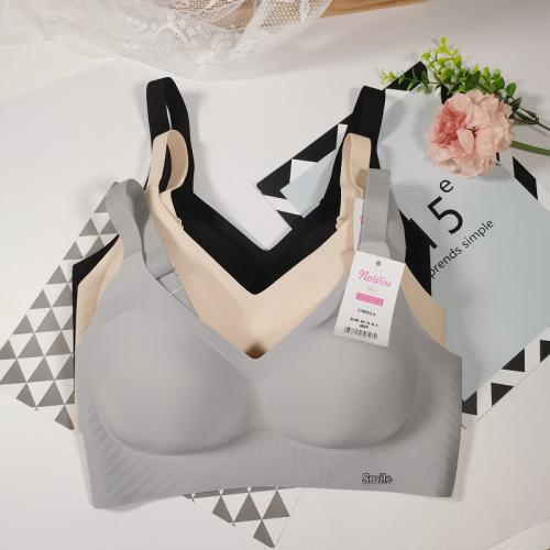 簡約一片式無痕無鋼圈側收副乳防下垂聚攏內衣