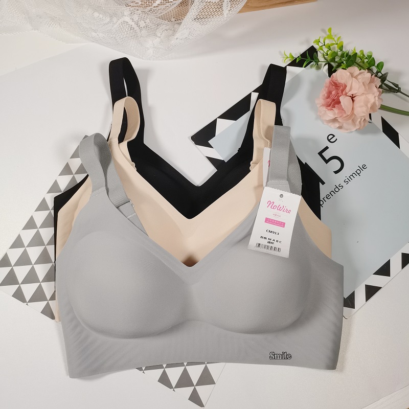簡約一片式無痕無鋼圈側收副乳防下垂聚攏內衣