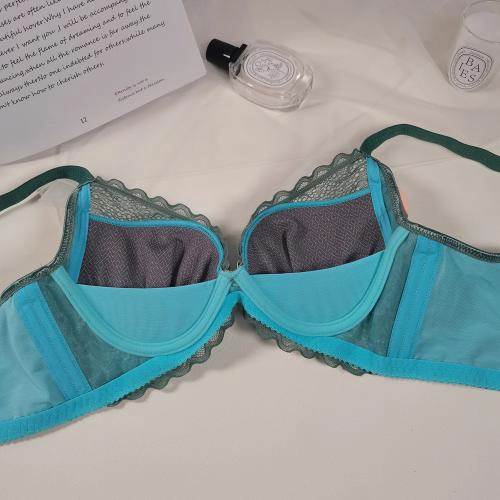 【 Easy to wear without steel rim 】 Cool coffee gauze low spine deep V-underwear