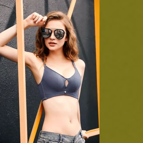 Comfortable, soft and skin friendly, sexy medium thick cup gathered on top, seamless underwear